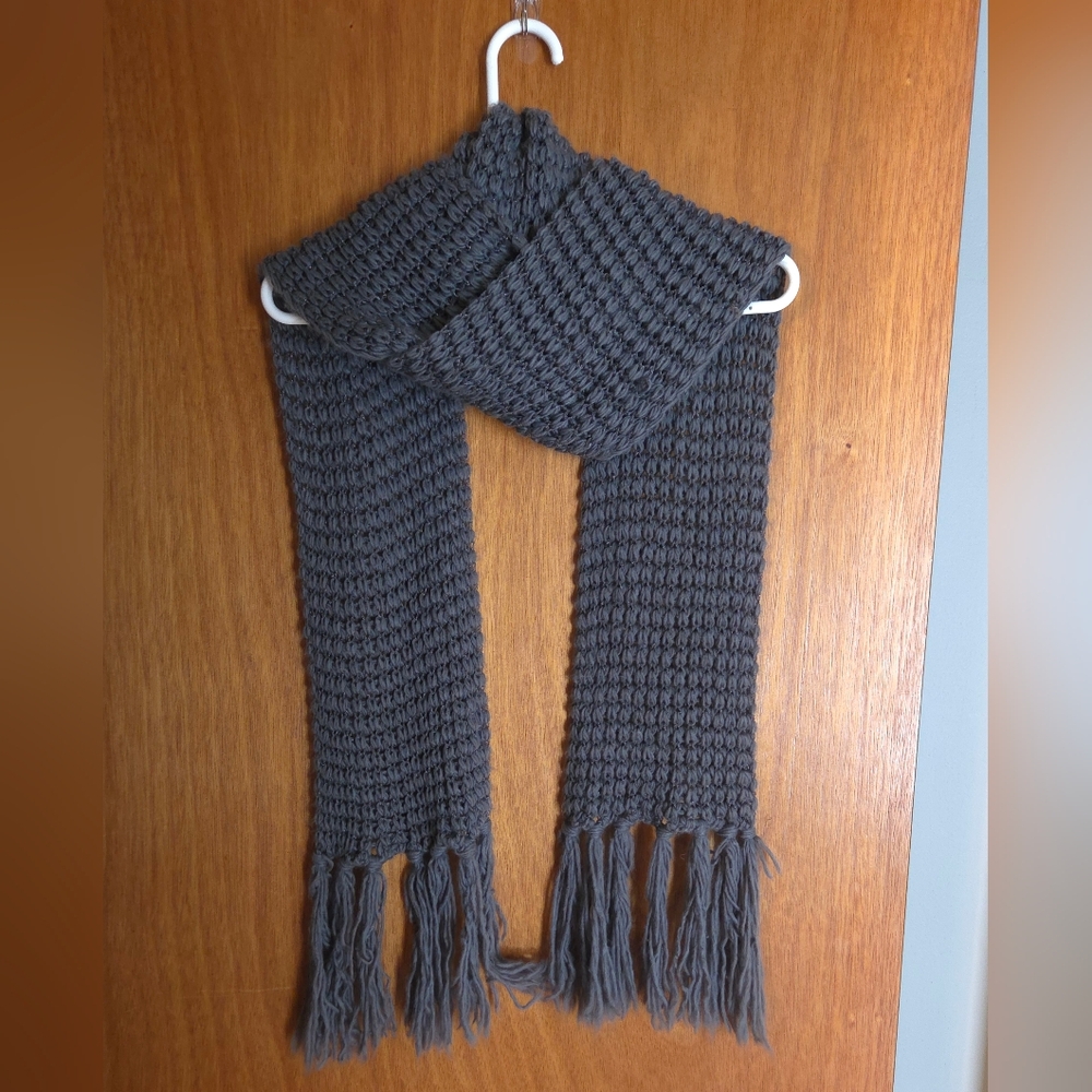 Vanity Gray Knit Scarf
